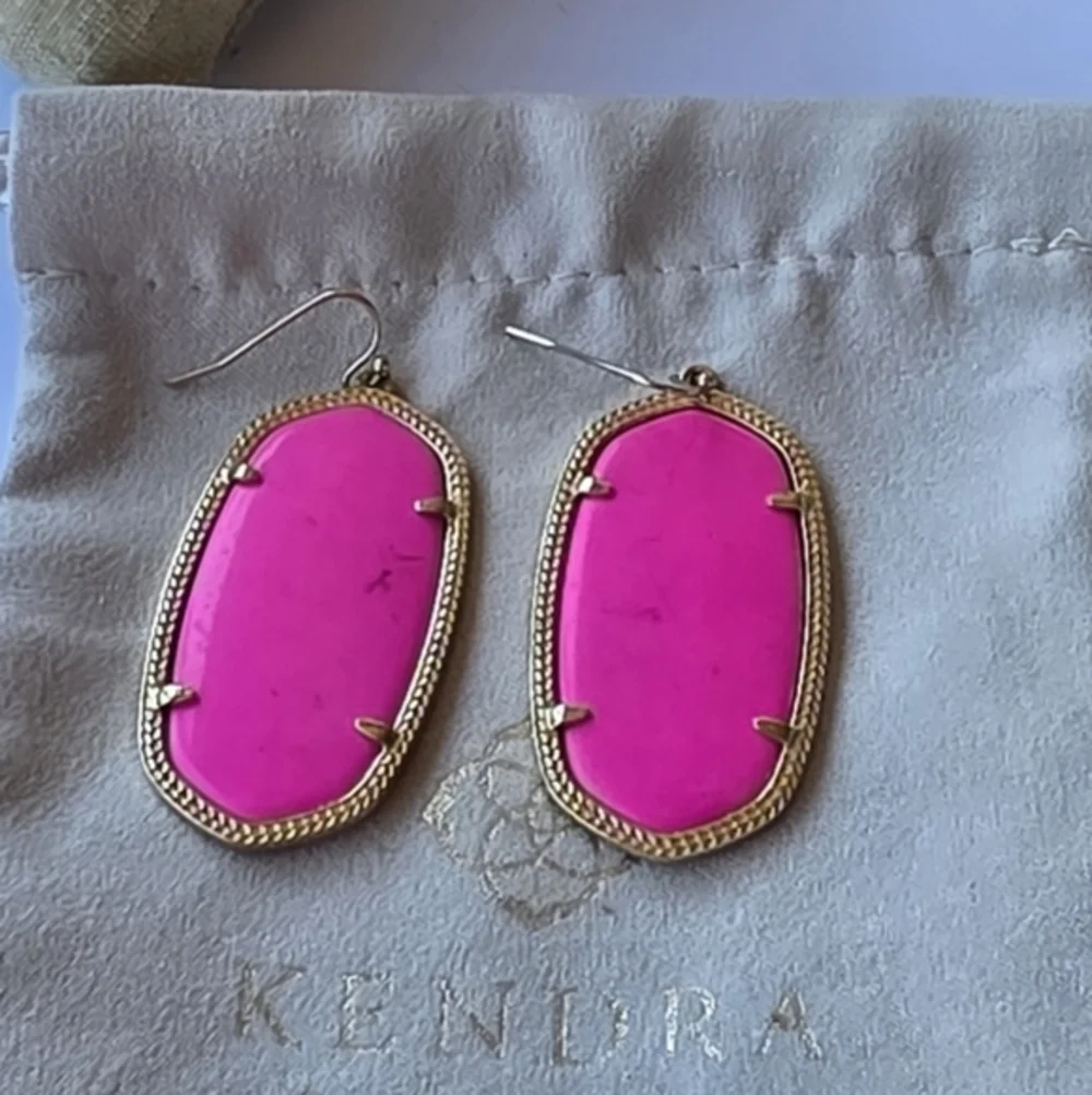 Kendra Scott Hot Pink Danielle Magenta‎ Gold Plated Statement Earrings Rare